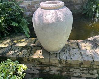 Garden urn