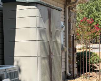outside Rubbermaid storage unit200.00