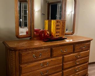 Oak 7 Drawer Dresser w/ Adjustable Side Mirrors