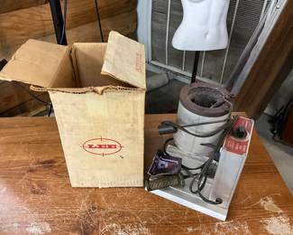 Lee Prodution  Electric Melter - Used for melting lead for bullet casting or making Fishing Sinkers