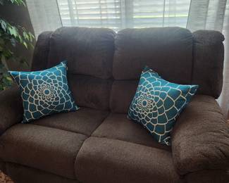 Sofa and love seat recliners