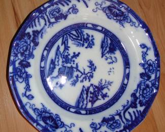 Lots of blue and white plates different makers