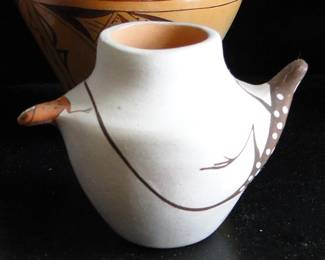 Zuni pottery