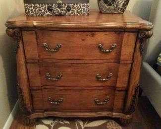 Nightstand/Chest 3 Drawers