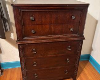 Oak antique chest of drawer selling as a set with matching dresser & mirror and full size bed. Has nice dark patina.