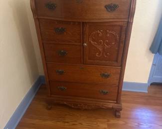 Lexington Victorian sampler chest of deawer