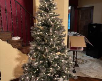 Beautiful Christmas tree like new everything works on it easy put together