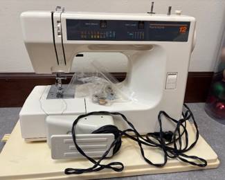 Kenmore sewing machine excellent condition comes with Carrie in case