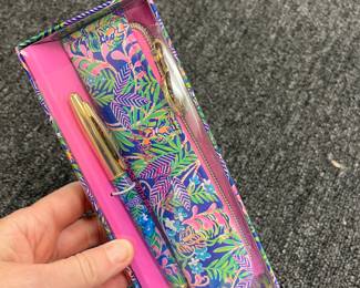 Nwt pen and case
$28