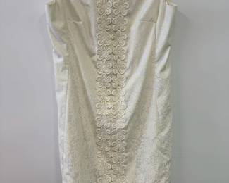 $400
Pit to pit 19 inches
Shoulder to hem 40