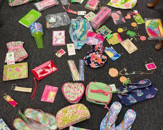 $20 shipped each
Flip flops are size 7