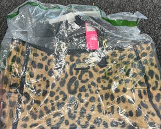Nwt
$100