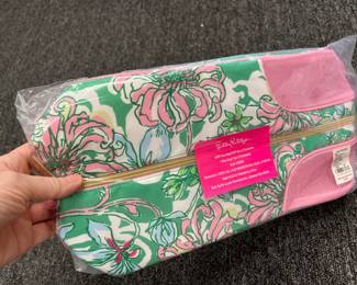 Shoe bag
Nwt
$40