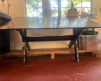 Sawbuck table
