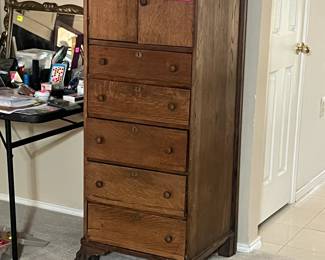 antique chest with top cubby 