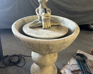 Heavy frog water fountain