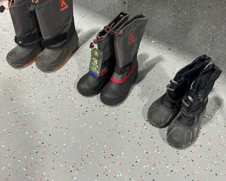 Snowboarding boots