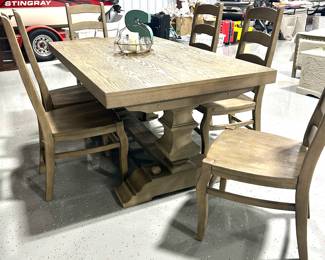 Nice farmhouse table 6 chairs