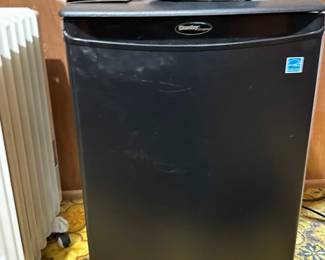 Danby Designer 4.4 cu. ft. compact Refrigerator 
