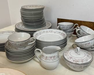 Mikasa Rosebud china 