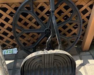 Sno Wovel - wheeled snow shovel 