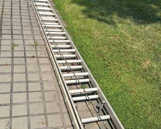 aluminum extension ladder 
