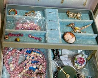 vintage jewelry Trifari Laguna cameos