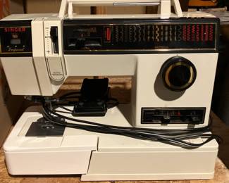 Singer Imperial sewing machine, model 7043