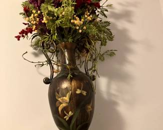 Vase w flowers