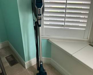 Sharp vacuum sweeper