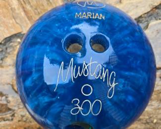 Vintage Mustang 300 bowling ball
