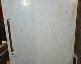 Upright Whirlpool Freezer 15.9 cu ft