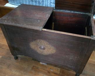 Vintage LP record storage chest (missing internal dividers)