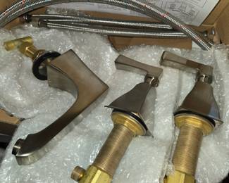 NIB sink faucet w/ hoses & drain