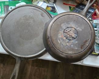 &;Lodge cast iron pan