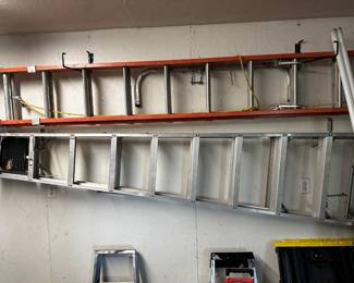 Extension ladder, 10' ladder