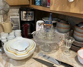 Vintage Pyrex mixing bowls