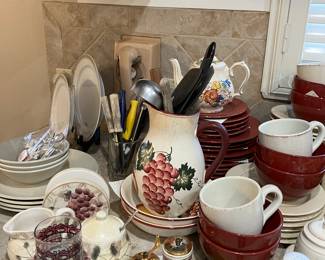 Dishes/Dinnerware sets