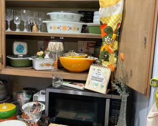 Pyrex nesting mixing bowls, microwave, crystal glasses