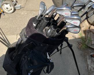Left handed golf clubs