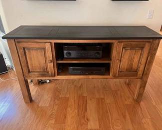 JH109Yamaha AV Receiver And Cabinet