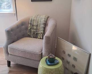 JH121Gray Chair And Lamps