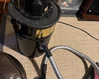 Love-Less Ash A0500 Cougar Ash Vacuum - Black