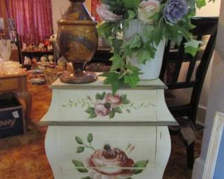 Side table, wooden vase
