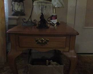end table, lamps