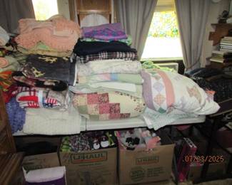 blankets, bedspreads, stuffed animals