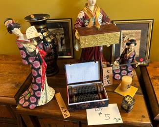 LOT # 5
Porcelain Geishas (3), vintage black vase, total of 10 pieces
Total of lot $75
3 of 4 pictures