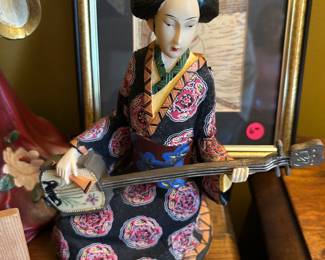 LOT # 5
Porcelain Geishas (3), vintage black vase, total of 10 pieces
Total of lot $75
1 of 4 pictures
Available today! Call Bill 615-585-9301