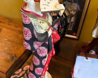 LOT # 5
Porcelain Geishas (3), vintage black vase, total of 10 pieces
Total of lot $75
2 of 4 pictures