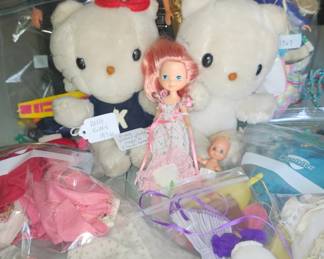 1976 Kello Kitty Plushies
Rose Petal Place Doll
1983 Ken
2x 1966 Barbies
1967 Skipper
Vintage Clothes and Shoes.